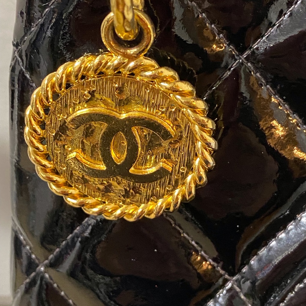 Authentic Chanel CC Black Patent Leather Gold  Medallion Tote Bag. Excellent - Picture 3 of 16